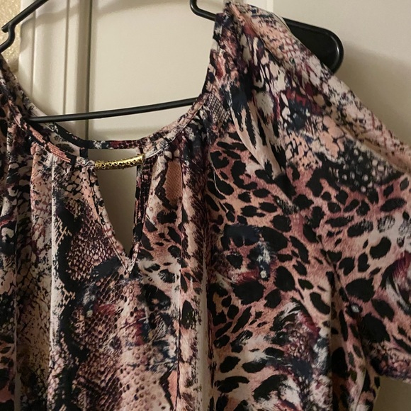 A Byer blouse - Picture 3 of 6